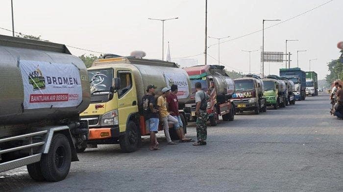 Surabaya Utara Macet Gara-gara Bromen Kirim 114 Ribu Liter Air Ke Madura