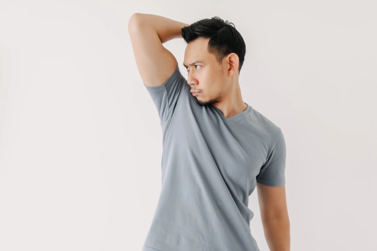 Bikin Nggak PeDe, Ternyata Beberapa Hal Ini Jadi Penyebab Bau Badan Pria