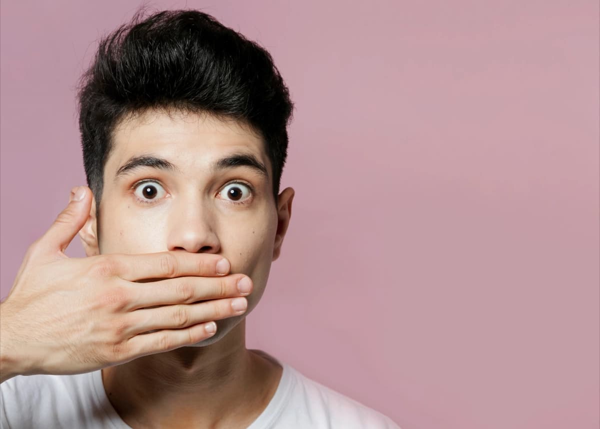 Beberapa Hal Penyebab Bibir Cowok jadi Kering dan Hitam