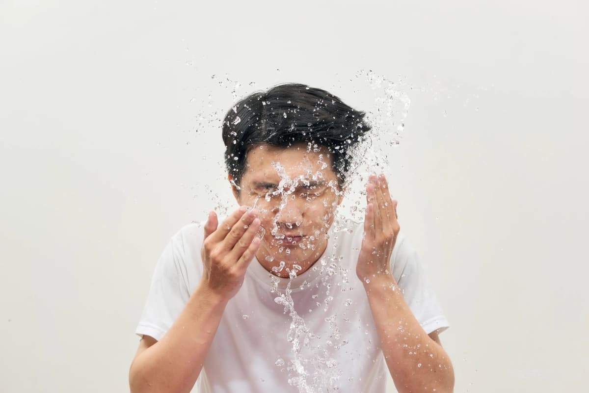 4 Rekomendasi Sabun Cuci Muka Khusus Pria